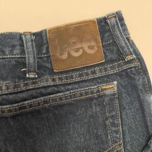 Vintage Lee Riders jeans featuring a dark wash denim Regular Fit 5-Pocket Design